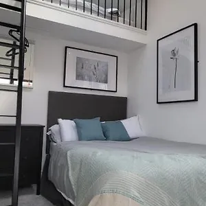 Apartment Stunning New Build Mezzanine Style, London