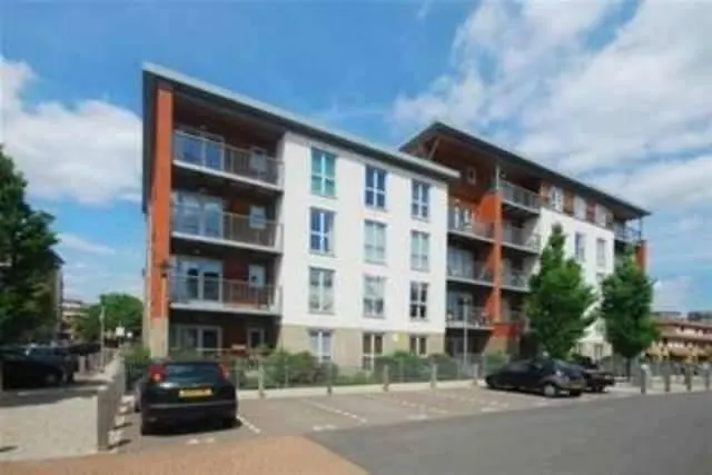 Homestay Modern Lovely Bedroom Close To Stations In East London, Zone 2